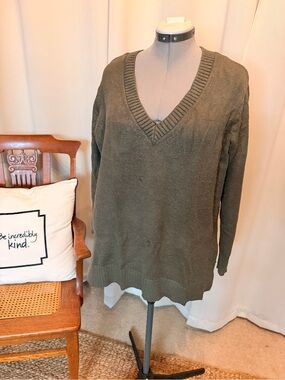 Torrid Olive Green Deep V Neck Tunic Sweater Size 0